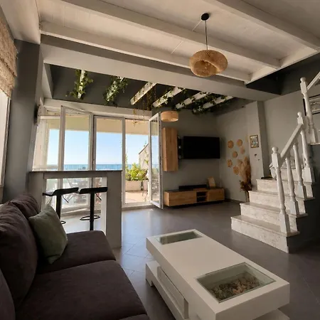 Beachfront Family Penthouse Apartmán